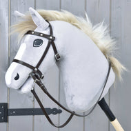 LarDen Hobby Horse komplett barna műbőr kantár gyémántokkal és kantárszárral, krémszínű sörényű szürke plüsslovon