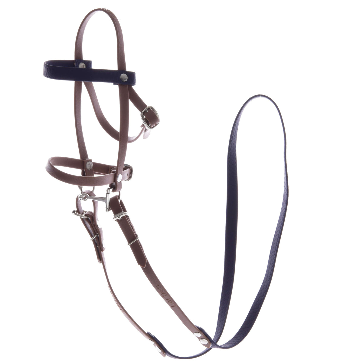 Világosbarna műbőr Hobby Horse kantár sötétlila homlokszíjjal és kantárszárral, kis zablával, fehér háttéren