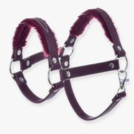 LarDen Hobby Horse szőrmés kötőfék Burgundy (műbőr): bordó kötőfék plüss szőrmepárnázással és ezüst karikákkal