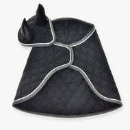 LarDen Hobby Horse Thermo Black Queen szett: fekete steppelt takaró és fülvédő csillogó ezüst szegéllyel