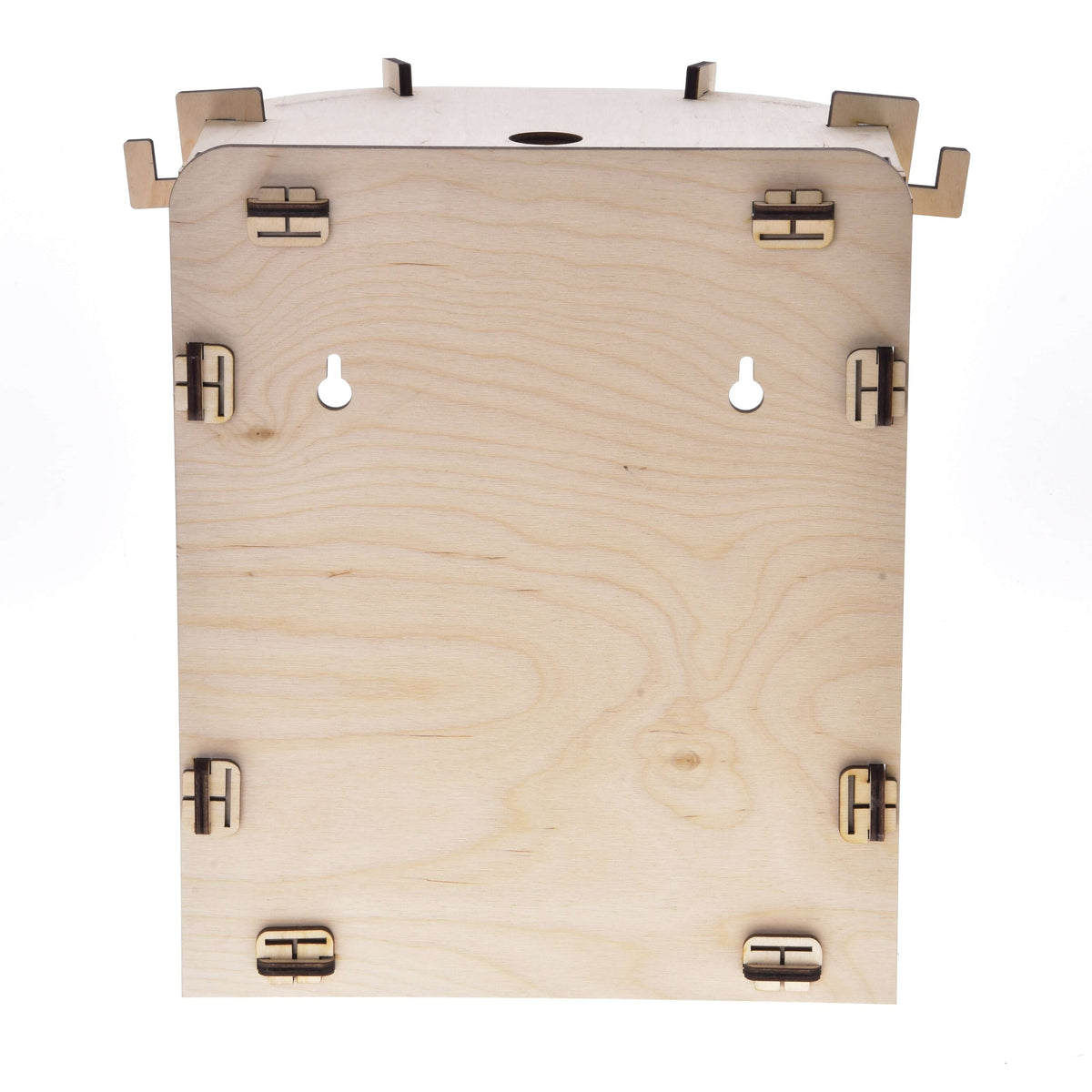 A kis Hobby Horse istálló hátulja: rétegelt lemez panel két kulcslyuk alakú akasztónyílással a falra szereléshez, réses illesztésekkel
