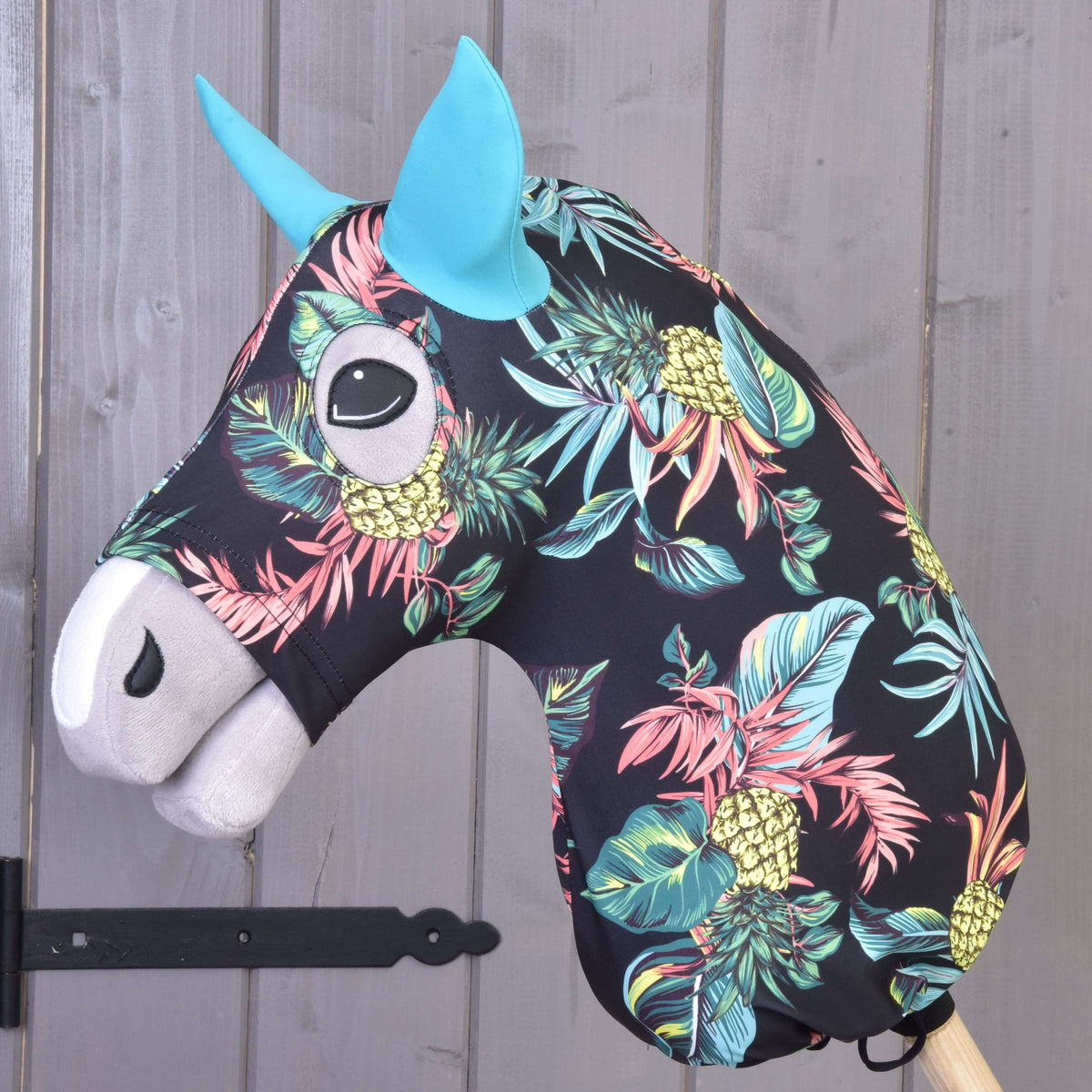 LarDen Hobby Horse védőruha Pineapple (Lycra) a fejre húzva: ananászok és levelek fekete alapon, türkiz fülek
