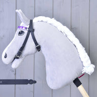 LarDen kantár 2 homlokszíjjal, lila, szürke Hobby Horse lovon, lila háromszögmintás homlokszíjjal