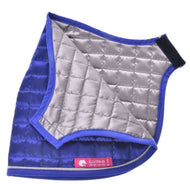 Hobby Horse takaró DeLuxe Blue összehajtva, hogy mindkét oldala látsszon: kék és ezüstszürke steppelés, fekete pánt és LarDen címke