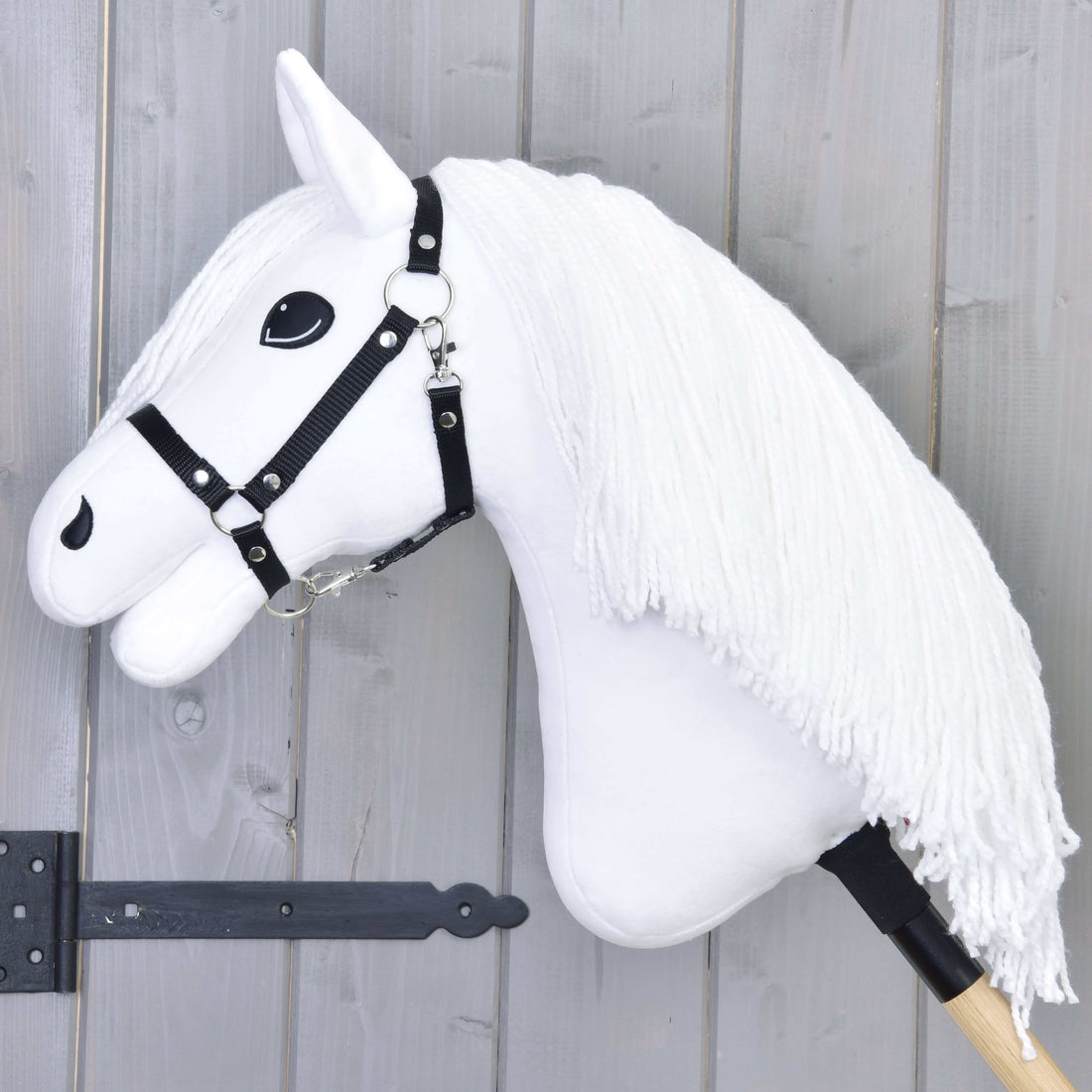 Hobby Horse Lady, fekete kötőfékkel