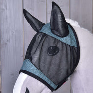 Hobby Horse De Luxe Turquoise légymaszk közelről, oldalról: fekete hálós fülek, szemháló és türkiz szegély
