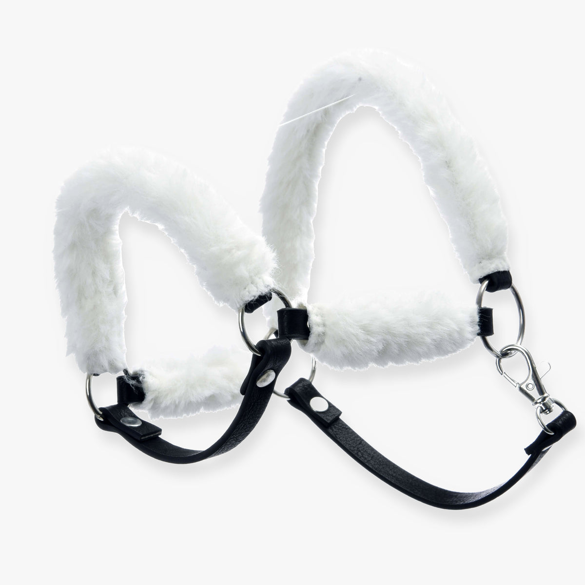Hobby Horse szőrmés kötőfék Teddy Classic a LarDen kollekciójából, bolyhos fehér műszőrmével borítva, fekete műbőr szíjakkal