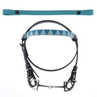 Fekete Hobby Horse kantár zablával és türkiz háromszögmintás homlokszíjjal, valamint egy második, egyszínű türkiz homlokszíj patentokkal