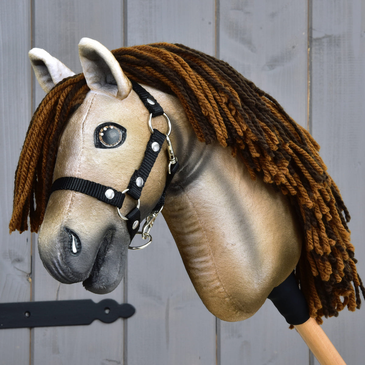 LarDen Hobby Horse Ruby, a beige Mustang with a brown yarn mane wearing a black halter, Limited Collection