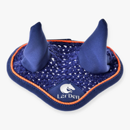 LarDen Hobby Horse fülvédő horgolt Blue Sport sötétkék színben, ezüst csillogással, narancssárga paszpóllal és fehér logóval