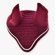 LarDen Hobby Horse horgolt Lux Maroon fülvédő: csillogó bordó horgolás hozzáillő fülekkel és fehér paszpóllal
