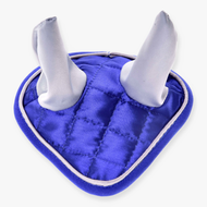 LarDen Hobby Horse fülvédő DeLuxe Blue fényes királykék steppelt szaténból, ezüstszürke fülekkel és szürke paszpóllal