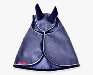 LarDen Hobby Horse esőtakaró Jeans felülről: farmerhatású kék anyag sötétkék fülekkel, sötétkék szegéllyel és fehér paszpóllal
