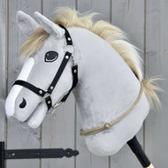 Light grey Hobby Horse in a black halter wearing the Cordeo Eleganza low on its neck, a beige-grey knotted rope