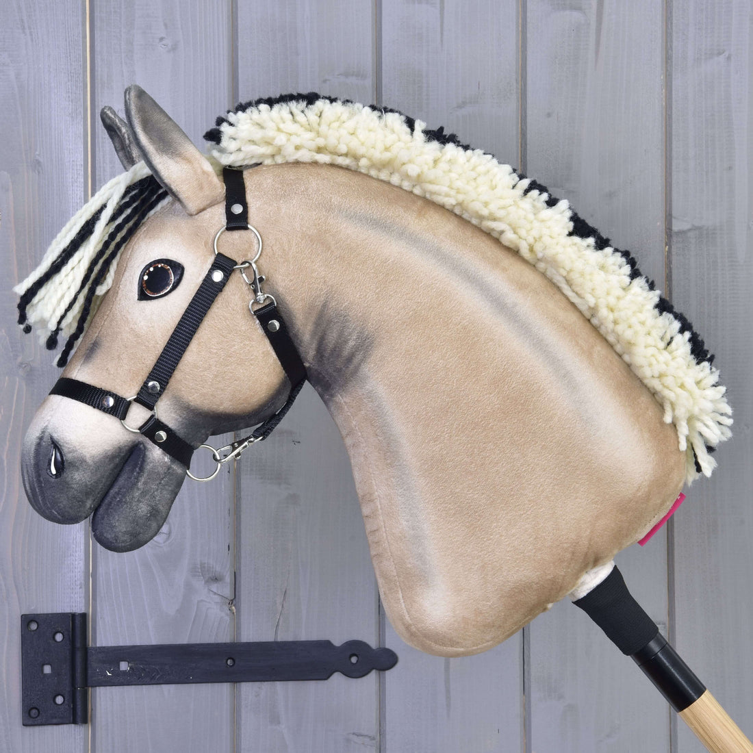 Hobby Horse Ozzy, fekete kötőfékkel