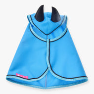 LarDen Hobby Horse esőtakaró Sky Blue felülről: élénk égszínkék, fekete fülekkel és csillogó világoskék szegéllyel