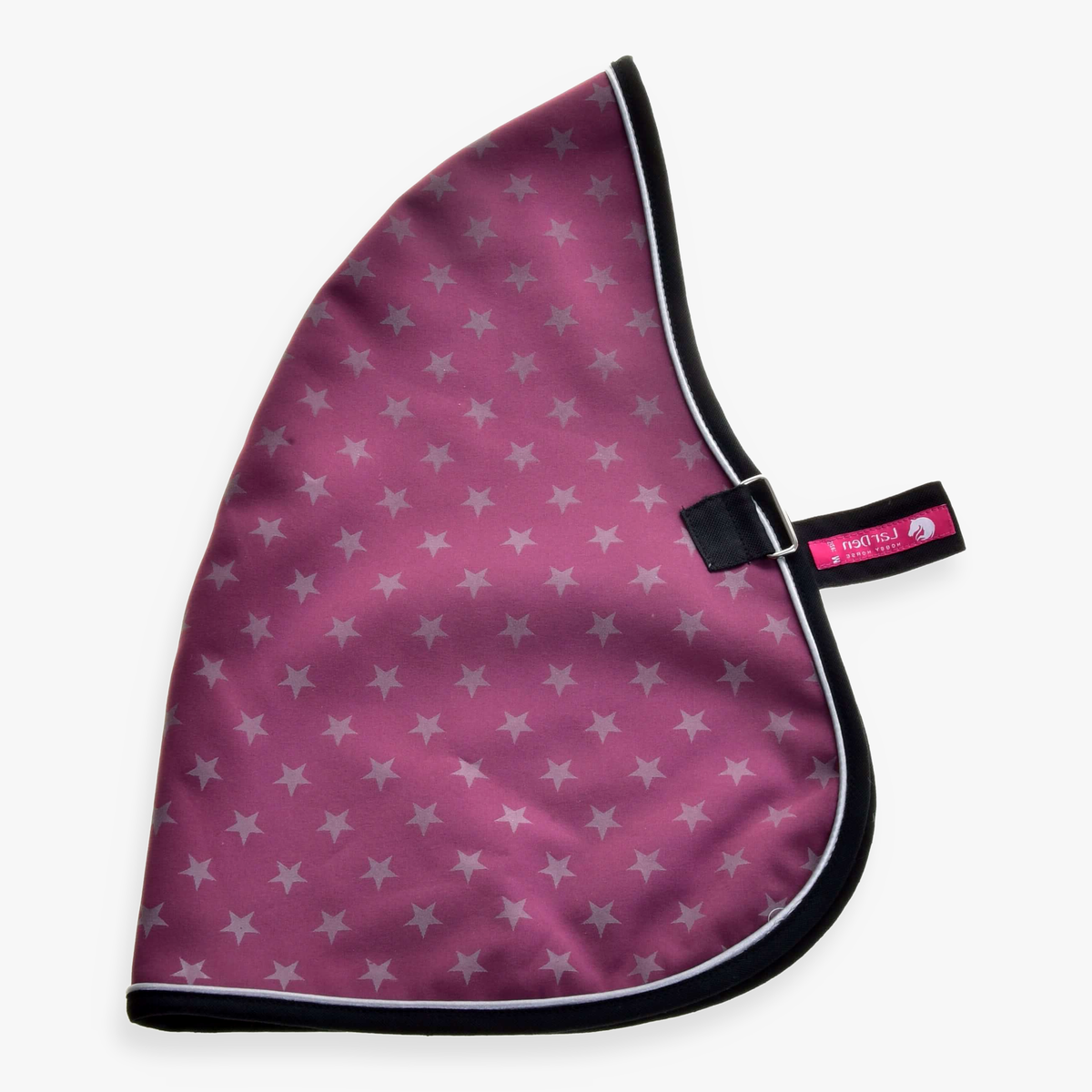 LarDen Hobby Horse istállótakaró lila, szürke csillagokkal, fekete szegéssel és mellpánttal, rajta rózsaszín címke