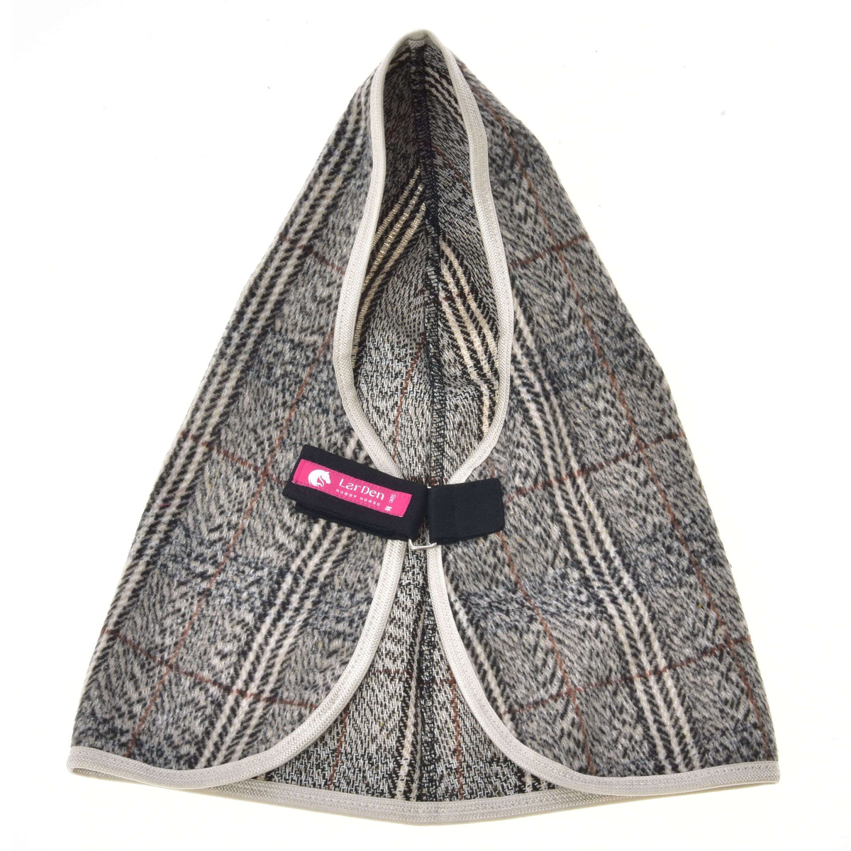 Stable Blanket Fine Check from the front, opened to show the chest strap with a pink LarDen label and beige binding