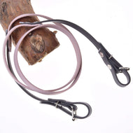 LarDen Hobby Horse kantárszár gumírozott Dark Grey/Pink: halvány rózsaszín középrész és sötétszürke csatos végek, egy ágra hurkolva